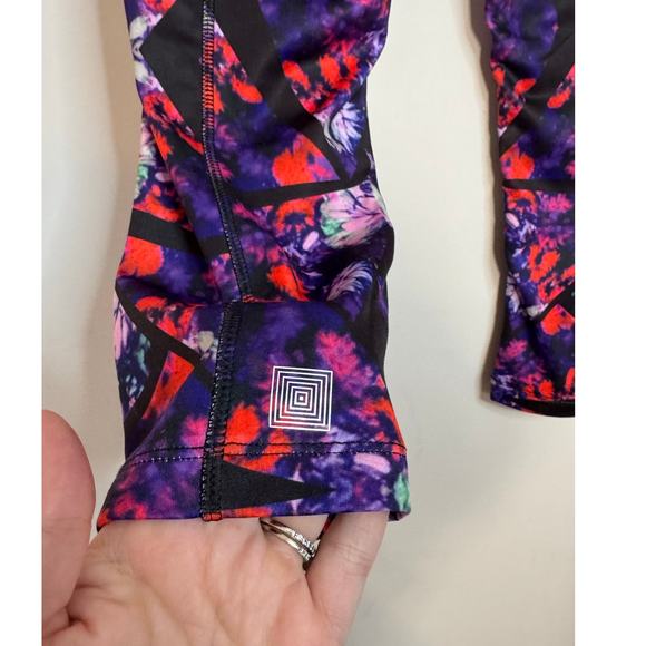 LuLaRoe Women's Small Capri Legging Activewear Colorful Moisture Wicking Comfort - Picture 5 of 6